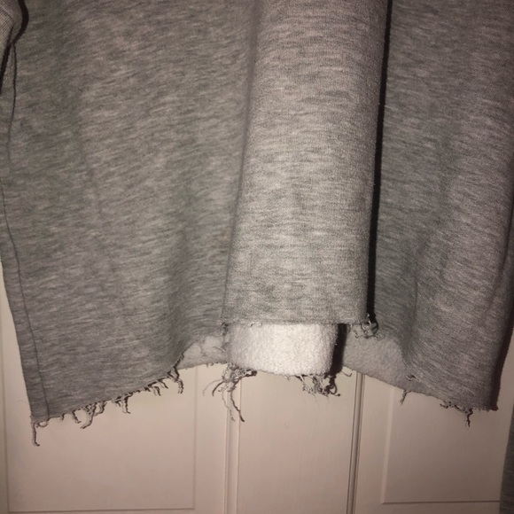 THRIFTED GREY CROPPED SWEATSHIRT - Picture 3 of 3